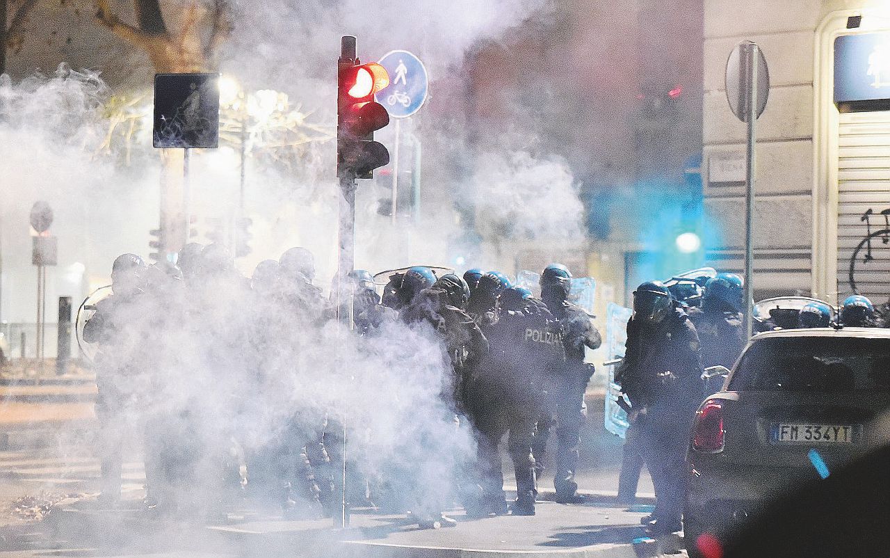 TORINO: FUNZIONARI DI POLIZIA, IN PIAZZA NEMICI DELLA DEMOCRAZIA