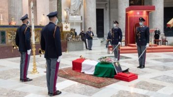 POLIZIOTTO MORTO A NAPOLI: AL DOLORE SI ASSOCI RIFLESSIONE SU RUOLO FORZE DELL’ORDINE