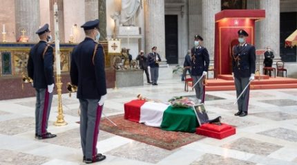 POLIZIOTTO MORTO A NAPOLI: AL DOLORE SI ASSOCI RIFLESSIONE SU RUOLO FORZE DELL'ORDINE
